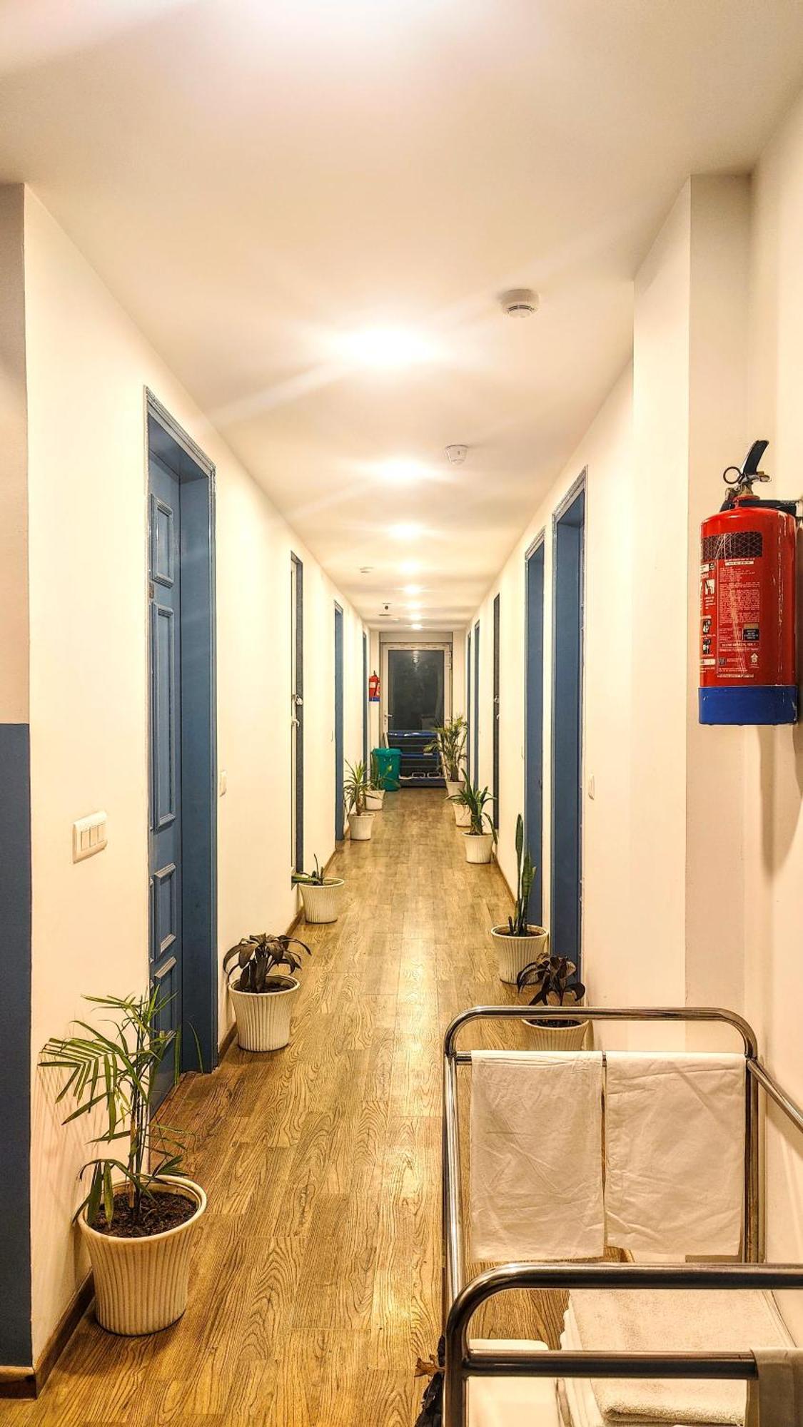 Mavens White Artemis Hospital Road Sector 52 Gurgaon Hotel Kültér fotó