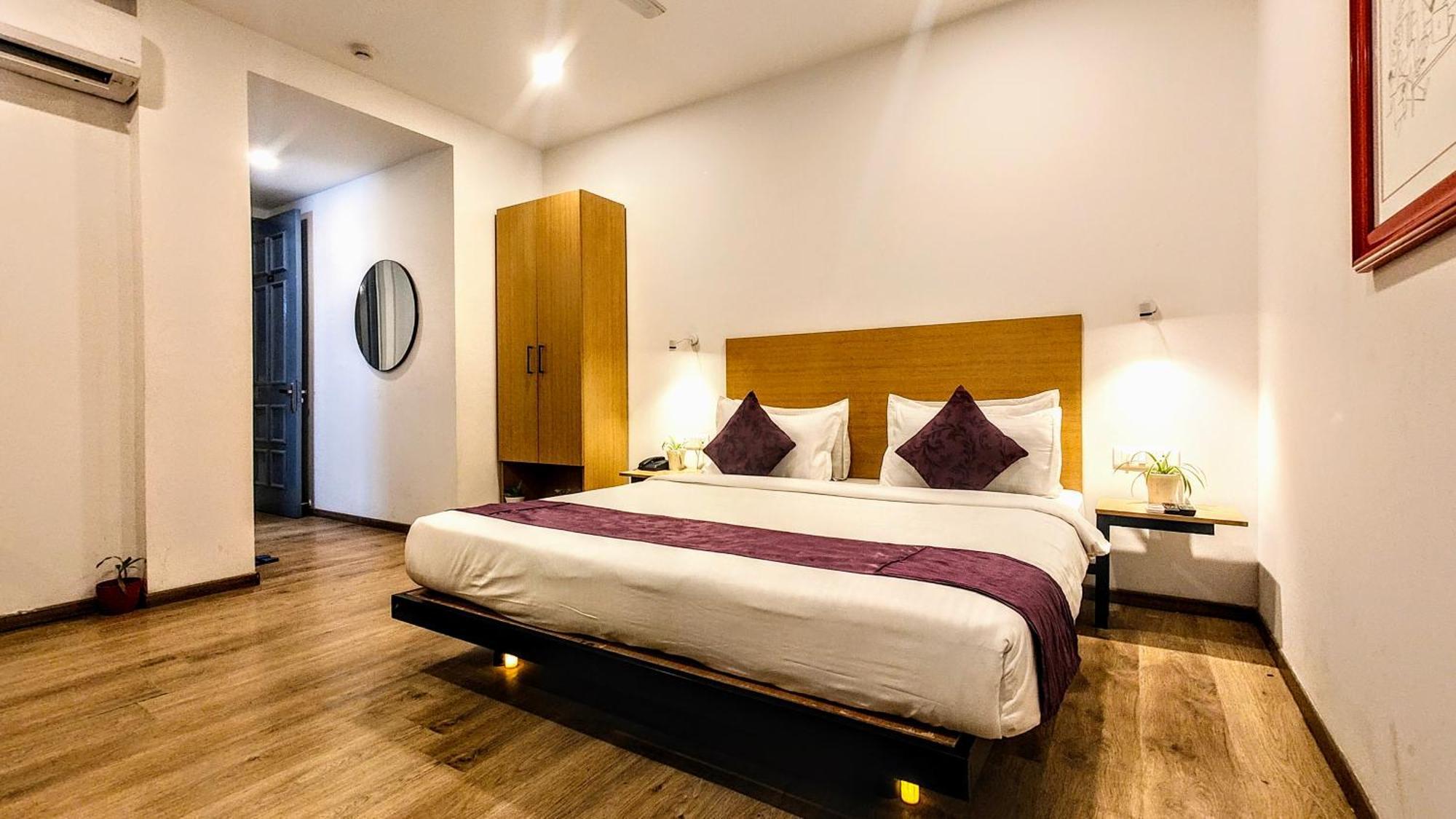Mavens White Artemis Hospital Road Sector 52 Gurgaon Hotel Kültér fotó