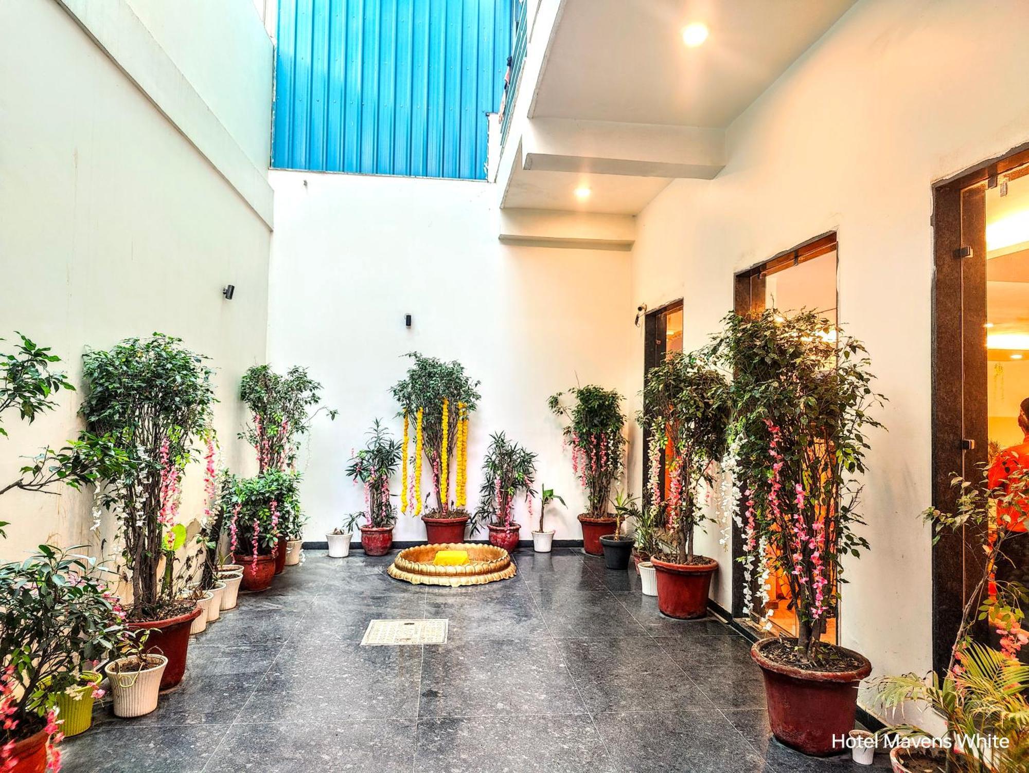 Mavens White Artemis Hospital Road Sector 52 Gurgaon Hotel Kültér fotó